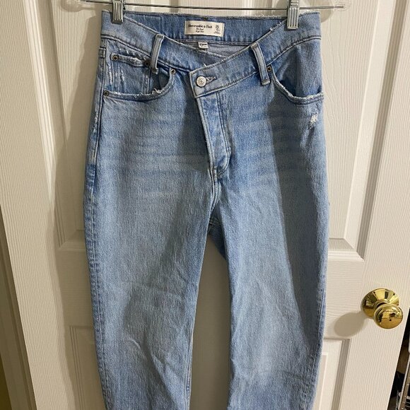 Abercrombie & Fitch Curve Love The Dad High-Rise Jeans - Picture 2 of 8